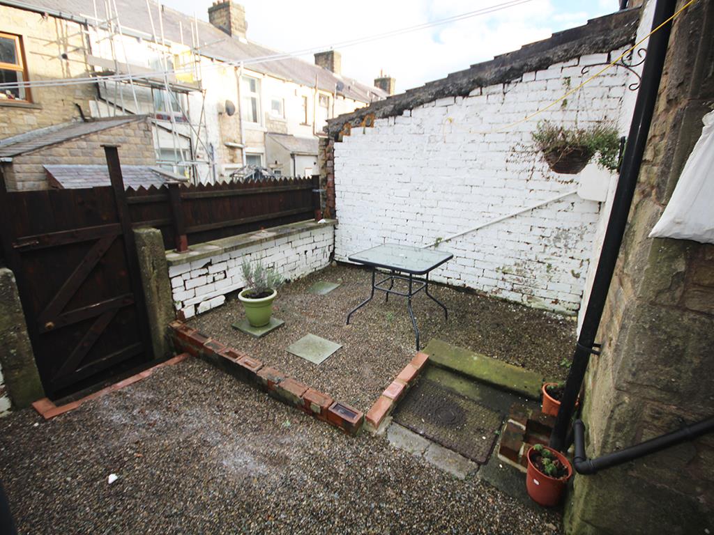 3 bedroom terraced house To Let in Barnoldswick - IMG_1499.jpg